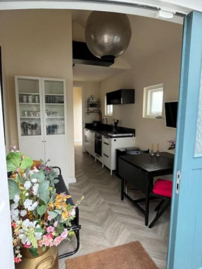 Renovated & private Tinyhouse Den Haag short stay appartment